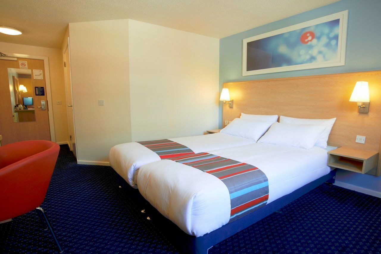 Travelodge Swansea M4 Esterno foto